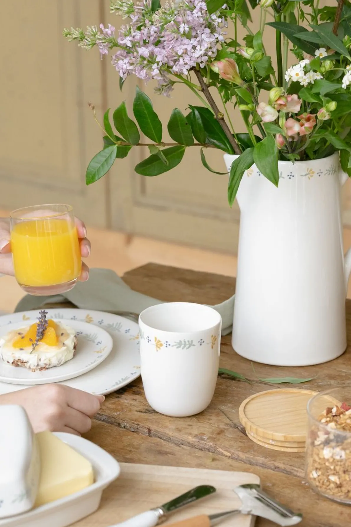 Beker, steengoed, strooitakje