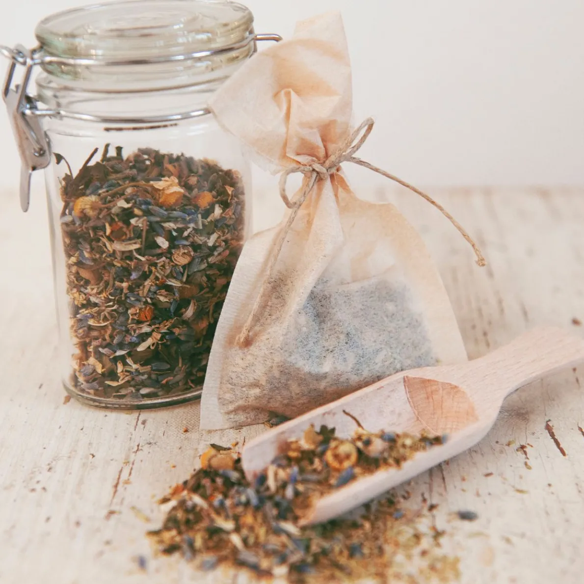 Beugelpotje, glas, ovaal, 100 ml