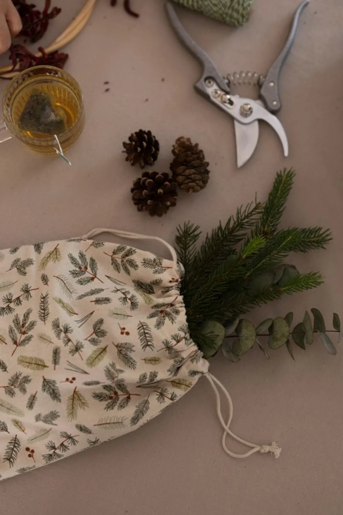 Cadeauzakje, GOTS bio-katoen, kerstgroen, 14 x 15 cm