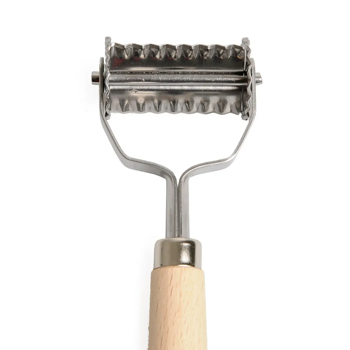 Deegwieltje/pastasnijder met beukenhouten handvat