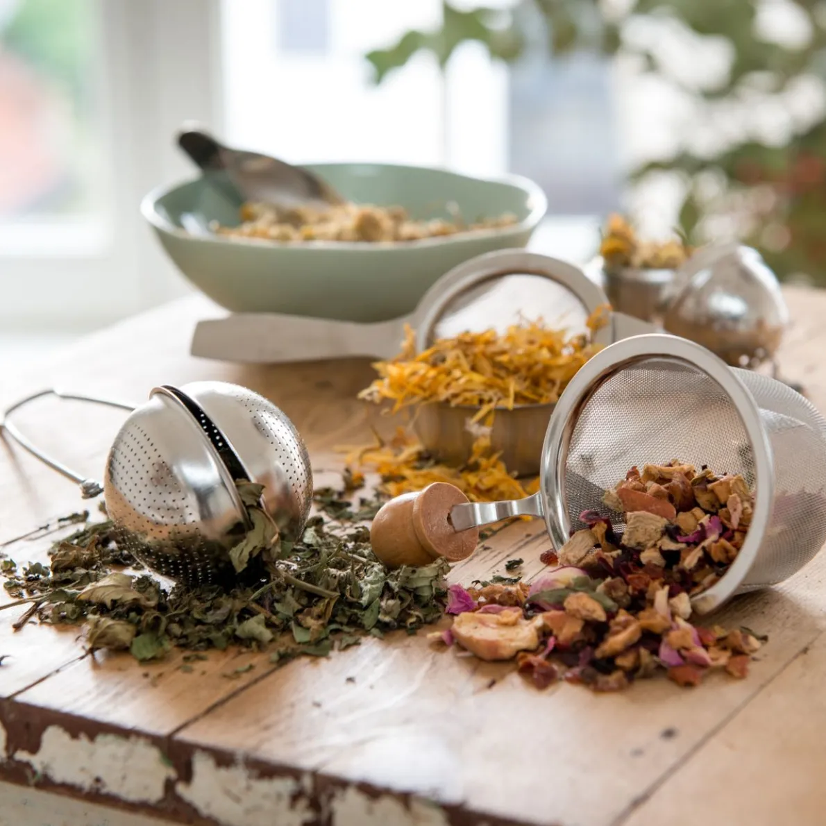 Theezeefje, roestvrij staal met houten knopje, klein