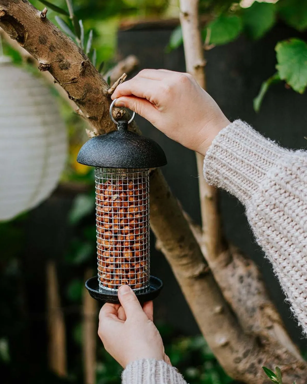 Vogelvoedersilo voor pinda's, zwart metaal