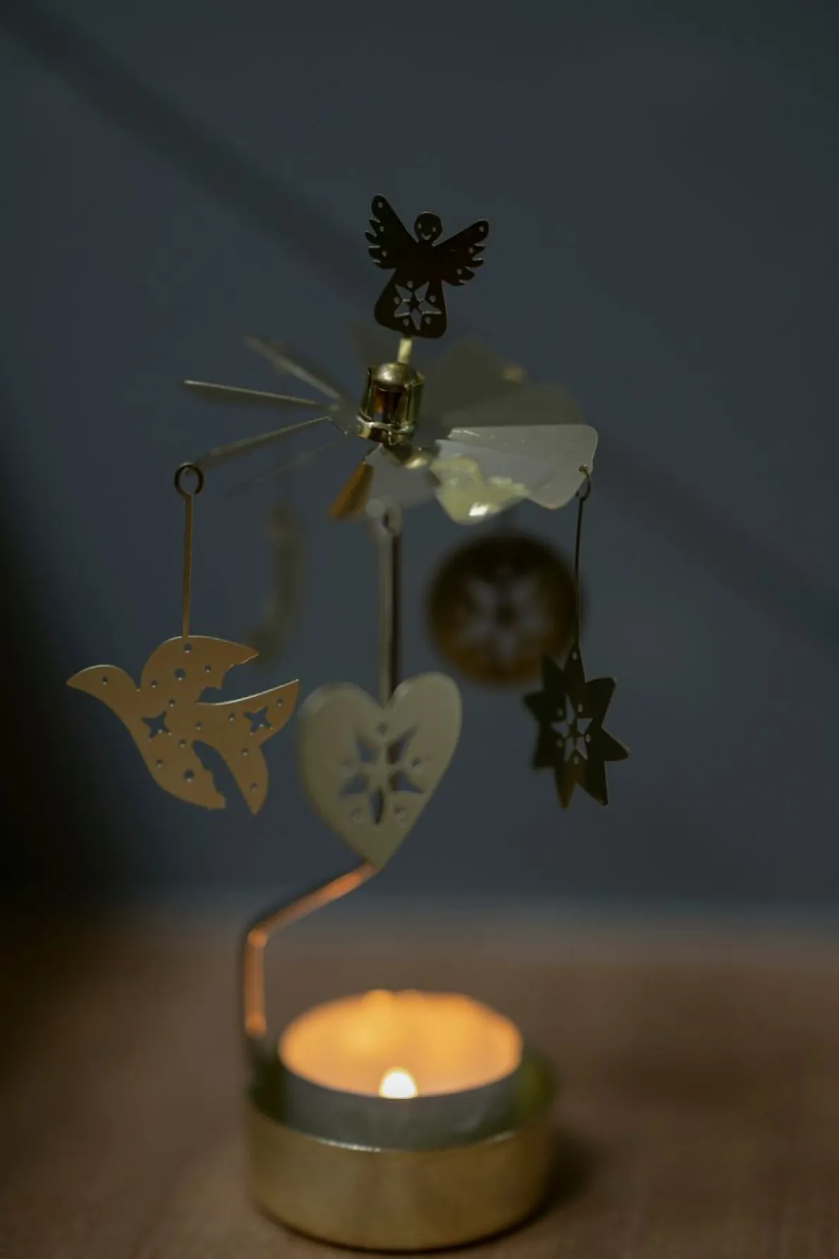 Waxinelichthouder draaiend, engel, metaal, ca. 15 cm