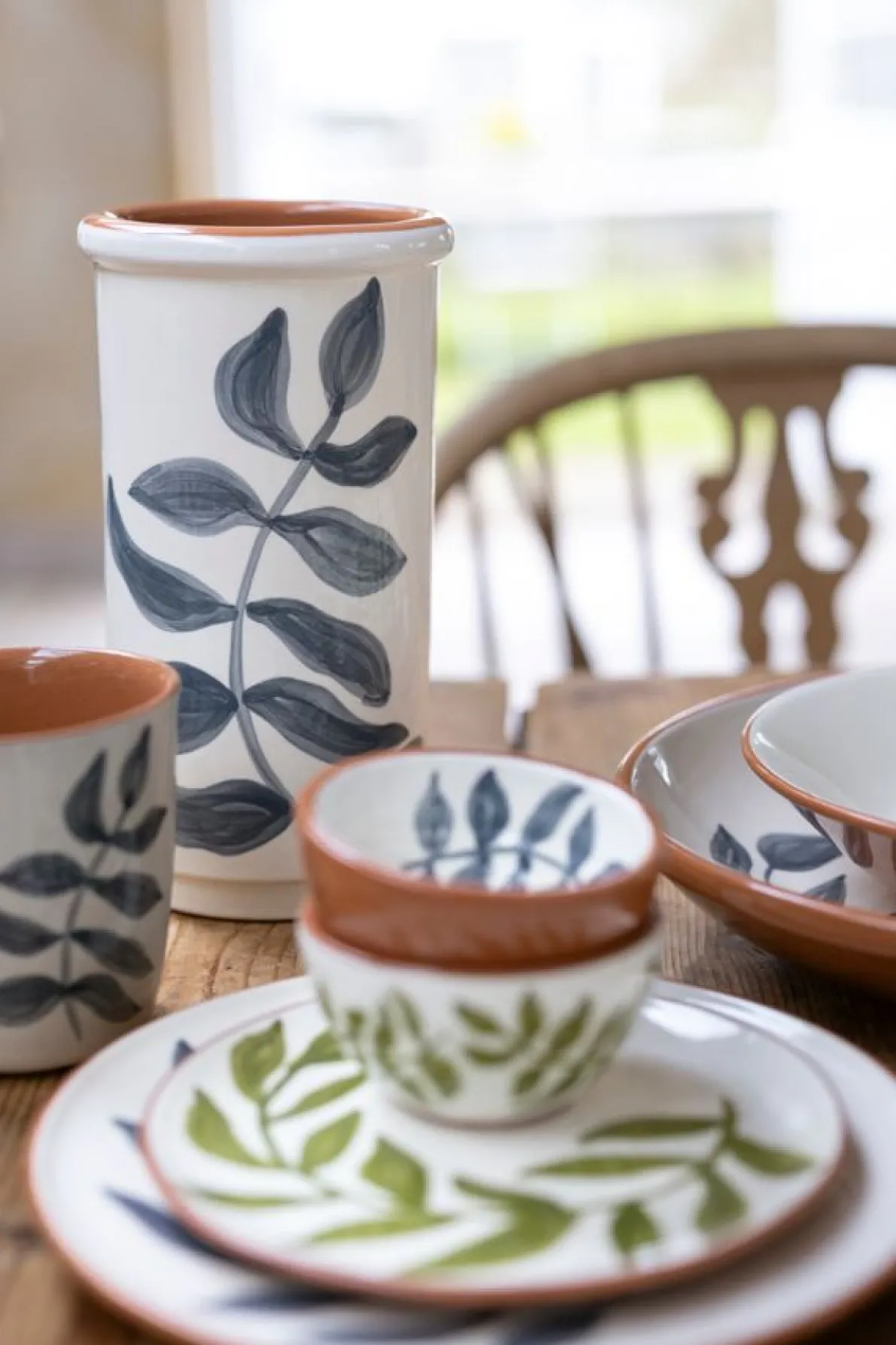 Wijnkoeler, terracotta, blauw blad, 12 x 22 cm